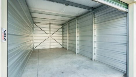 Large drive up self storage at Mini Mall in Winchester